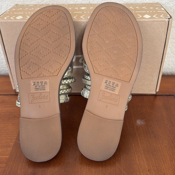 NWOT -ZODIAC Women's Cary Sandal - Picture 2 of 4